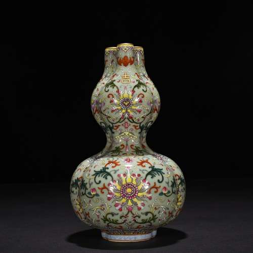 Three-pipe gourd bottle with green glaze auspicious characte...