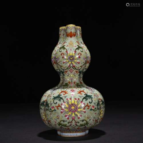 Three-pipe gourd bottle with green glaze auspicious characte...