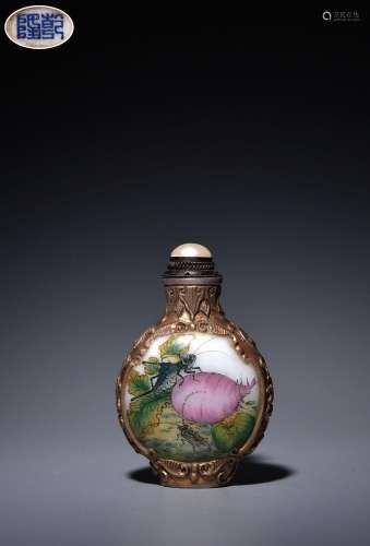 Gold-painted and coloured Big Harvest Snuff Bottle