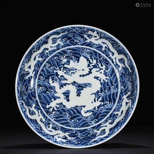 Blue and white sea water engraved plate with Kowloon pattern