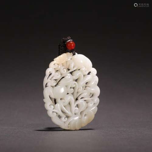 Hetian jade hollowed out blessing and longevity pendant