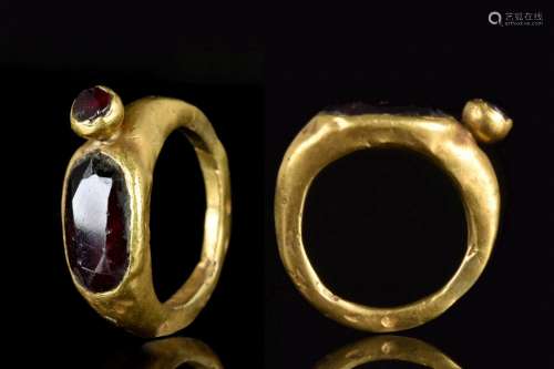 ROMAN GOLD RING WITH GARNET STONES