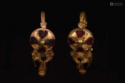 HELLENISTIC GOLD MATCHING PAIR OF GOLD EARRINGS WITH FILIGRE...