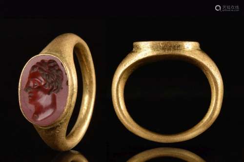 ROMAN GOLD RING WITH PORTRAIT INTAGLIO