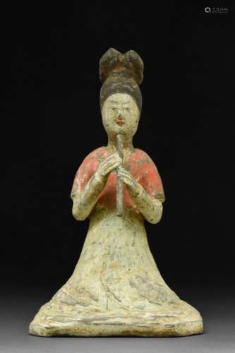 CHINESE TANG DYNASTY TERRACOTTA SEATED FEMALE MUSICIAN