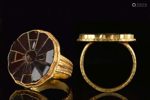 LARGE MEROVINGIAN GOLD RING WITH GARNETS