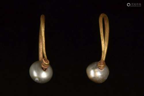 BYZANTINE GOLD MATCHING PAIR OF EARRINGS WITH PEARLS
