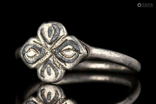 MEDIEVAL SILVER AND NIELLO FLORAL RING