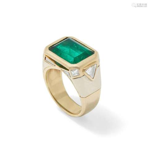 A French emerald, diamond and bi-color 18K gold ring