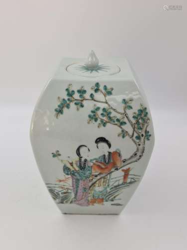 Pot à gingembre en porcelaine de Chine à décor d’élégantes e...