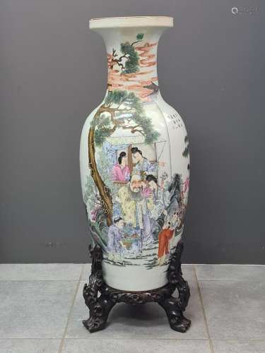 Chine, période Minguo vers 1911, Important vase en porcelain...