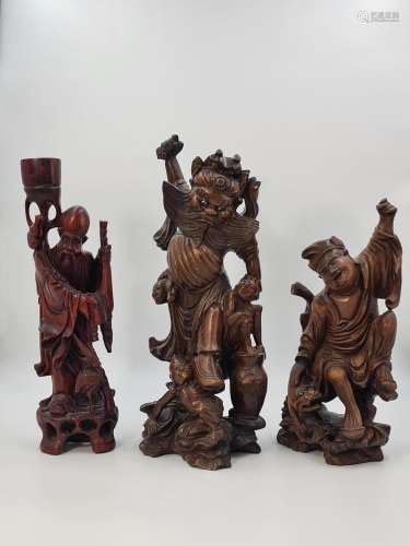 Lot de 3 bois sculptés Chine vers 1900., Ht: 46,51,54 cm