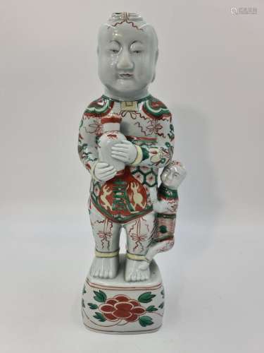 Chine XIXème siècle., Un des frères Hoho en porcelaine et ém...