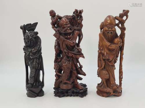 Lot 3 bois sculptés chinois vers 1900., Ht : 29, 34, 35 cm.