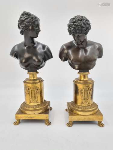 Venus et Antinoüs., Paire de bustes en bronze finement cisel...