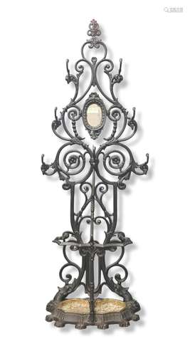 Porte manteau en fer forgé fin XIXème., Dimensions : 210 cm.