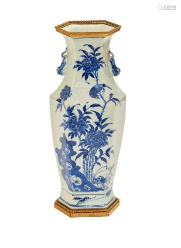 A Chinese blue and white porcelain faceted vase