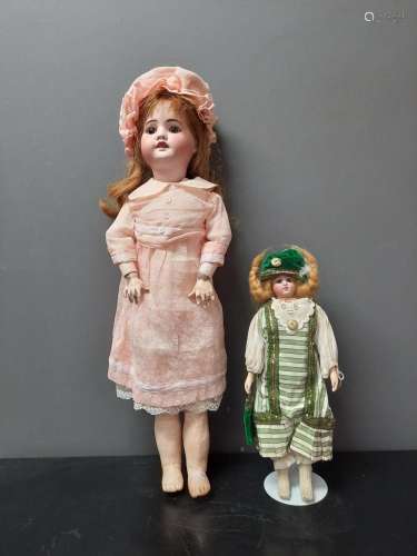 Lot de 2 poupées, - Poupée française avec tête en biscuit, b...