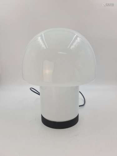 Lampe design de forme champignon en verre blanc., Ht : 32 cm...