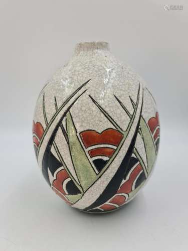 Charles CATTEAU (1880-1966), Vase Boch Keramis à décor géomé...