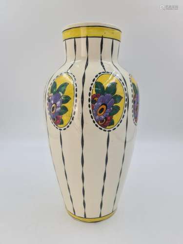 Charles CATTEAU (1880-1966)., Vase Boch Keramis art déco à d...