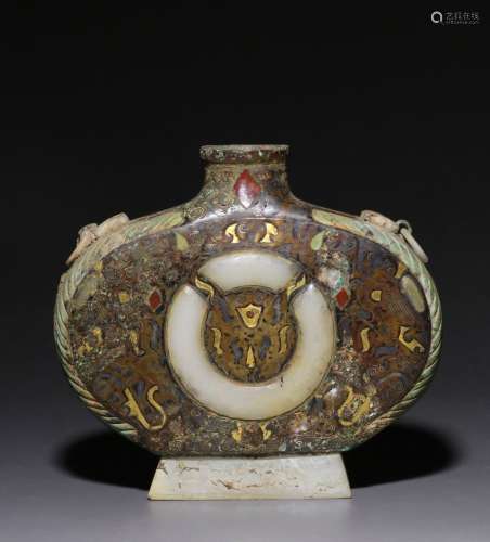 A flat pot inlaid with gold and silver in the Warring States...