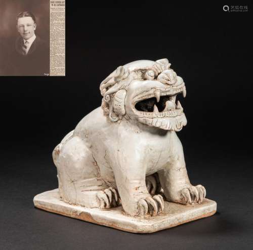 White glazed lion of the Qing Dynasty