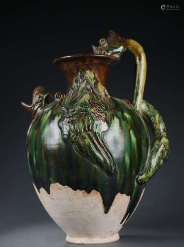 Tang dynasty three-color dragon handle Fengshou pot