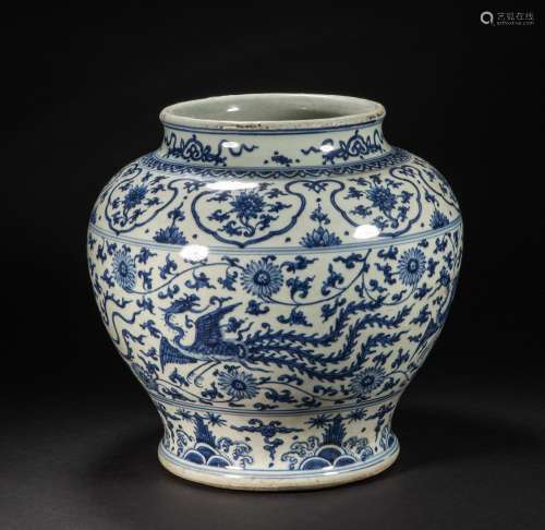 Qing Dynasty blue and white large pot with phoenix pattern