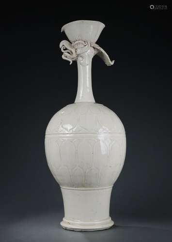 Carved Fengshou bottle in Dingyao of Song Dynasty