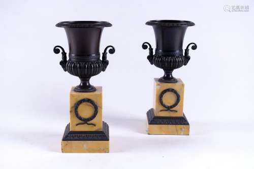 Paire de Vases Médicis.