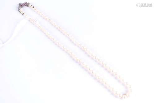 Collier de perles.