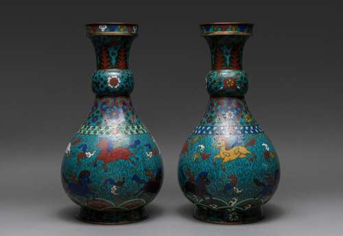 A PAIR OF CHINESE CLOISONNE ENAMEL GARLIC-HEAD VASES, JINGTA...