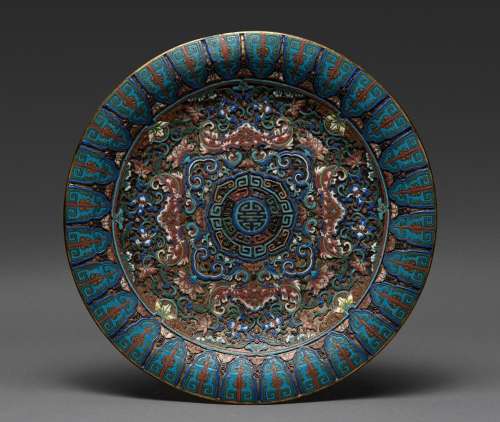 A CHINESE FINE CLOISONNE DISH, QING DYNASTY, 18TH CENTURY