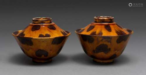 A PAIR OF CHINESE AUBERGINE AND AMBER GLAZED BOWLS AND COVER...