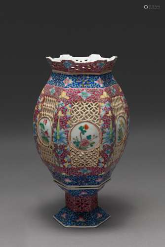 A CHINESE FAMILLE ROSE LANTERN, QING DYNASTY, EARLY 19TH CEN...