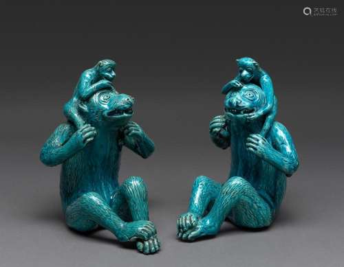 A PAIR OF CHINESE TURQUOISE GLAZED MONKEYS, QING DYNASTY, 19...