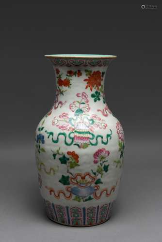 A CHINESE FAMILLE ROSE VASE WITH EIGHT BUDDHIST SYMBOLS, QIN...