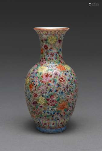 A CHINESE FAMILLE ROSE VASE, QIANLONG MARK, EARLY 20TH CENTU...