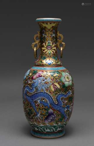A CHINESE FAMILLE ROSE DRAGON AND PHEONIX VASE, QIANLONG MAR...
