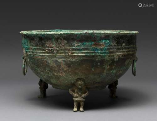 A VERY RARE CHINESE ARCHAIC BRONZE RITUAL TRIPOD VESSEL BOWL...