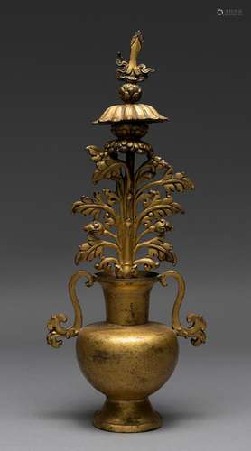 A FINE TIBETAN GILT BRONZE BUDDHIST VASE, 16TH/17TH CENTURY