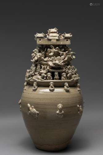 A RARE AND LARGE CHINESE YUE CELADON FUNERAL JAR, WESTERN JI...