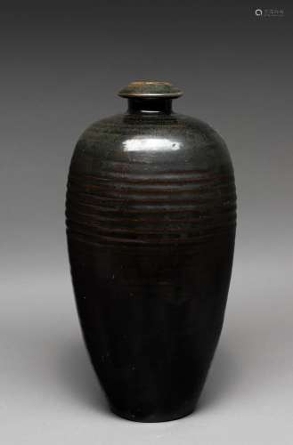 A LARGE CHINESE BLACK-GLAZED MEIPING VASE, SONG-JIN DYNASTY,...