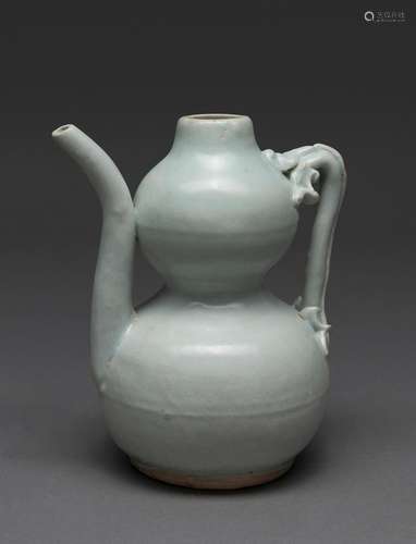 A SMALL CHINESE QINGBAI DOUBLE GOURD EWER, SOUTHERN SONG -YU...