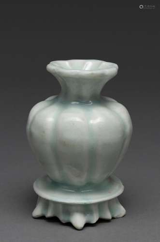 A CHINESE SMALL QINGBAI VASE, SONG DYNASTY (960-1279)