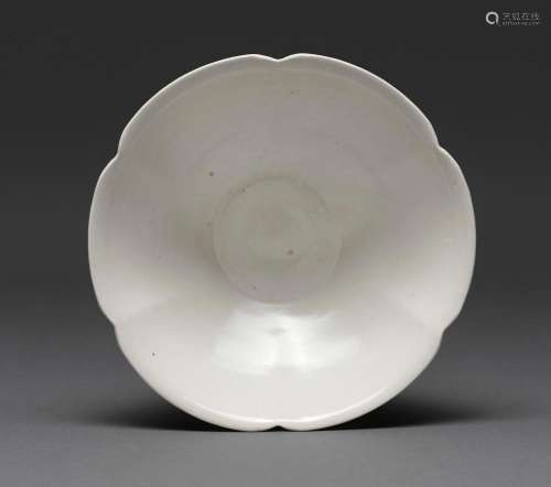 A CHINESE DING FOLIATE RIM BOWL, NORTHERN SONG (960-1127)
