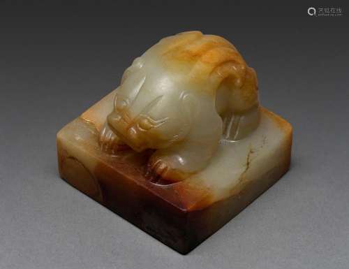 A CHINESE YELLOWISH-WHITE JADE CARVED SEAL