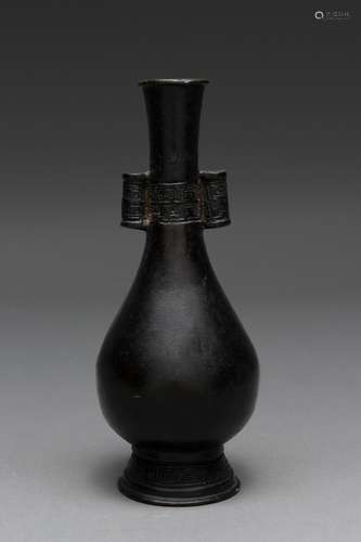 A CHINESE BRONZE VASE, YUAN-MING DYNASTY, 13TH-16TH CENTURY