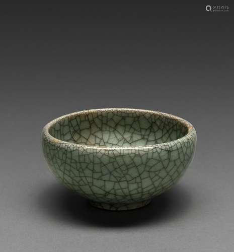 A CHINESE GE-GLAZED BUBBLE BOWL, QING DYNASTY, 18TH CENTURY